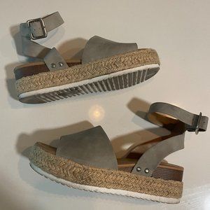 Size 7 Soda Platform Espadrille Sandals with Suede Gray Straps